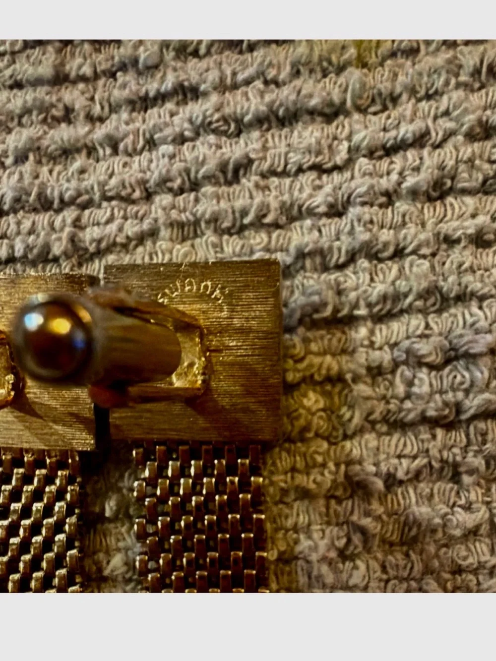 8 pairs of various Men's cufflinks.